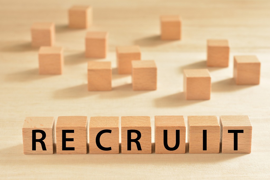 RECRUITE