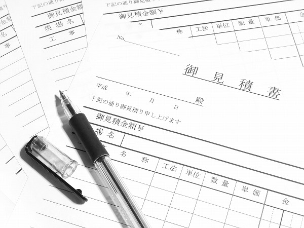 ペンと御見積書