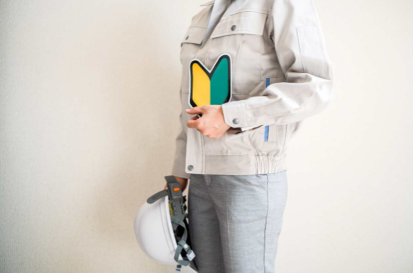 初心者マークを持つ人